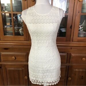 👗NWT Hollister White Sleeveless Lace Mini Dress